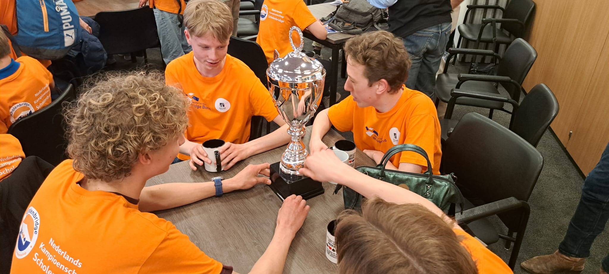Nederlands Kampioenschap scholenbridge gewonnen door het HML!